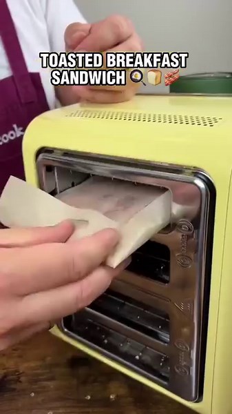 Breakfast sandwich in a toaster 🍳🍞🥓 #toastedsandwich #breakfastideas #breakfast #breakfasttime #reels #viralposts | Albert_cancook