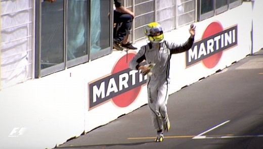 🏃... Run, Jenson, run! 😂 | F1