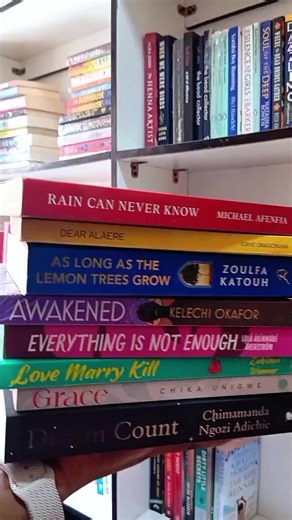Pick a book for every color and watch your TBR come alive in the most fun way. How many colors have you read so far? 👀 #bookishchallenge #bookstores #bookrainbow #karatubooks #bookcover