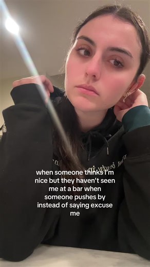 Bar Manners: Navigating Social Situations Gracefully