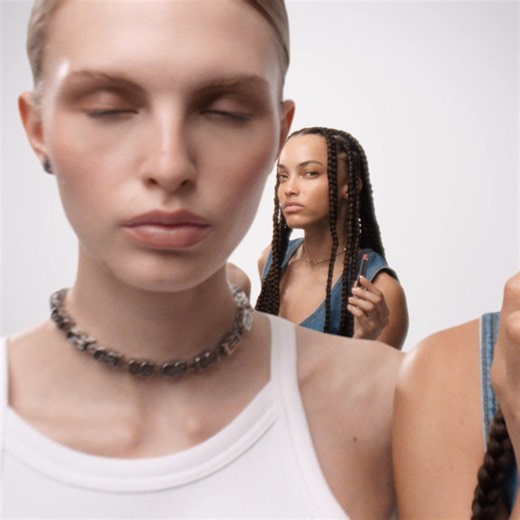 Your latest lip essential. Turn heads with the new Givenchy Rose Perfecto Shine Serum Lipstick. Find it at Givenchy Beauty Raffles City Boutique #01-40B, Takashimaya, and Sephora.​ #RosePerfecto #GivenchyMakeup #GivenchyBeautySG #PerfectObsession | Givenchy Fragrances & Beauty