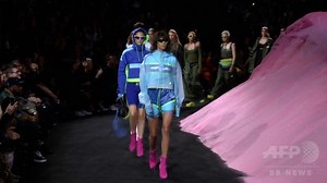 動画：ウーピー・Gも太鼓判、 「フェンティ プーマ バイ リアーナ」18年春夏