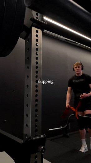 William Bertilsson on Instagram: "Go build your trunks🪵 . . . . #gym #gymmotivation #gymrat #gymlifestyle #fitness #fitnessmotivation #fitspo #athlete #motivational #motivationalquotes #reels #gymclothing #mindset #fitnessmodel #gymshark #dailymotivation #discipline #legday #squats"