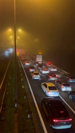 192.RS on Instagram: "Osim velikih zastoja u smeru ka Nišu, dugih oko 15 kilometara, zastoji kod Velike Plane stvaraju se i u smeru ka Beogradu. Naoružajte se strpljenjem i vozite pažljivo. Vesti iz saobraćaja donosi vam kompanija @atlas24h pomoć na putu"