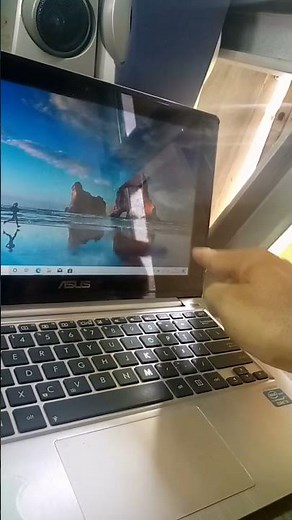 the difference between a touchscreen laptop and a non-touchscreen laptop