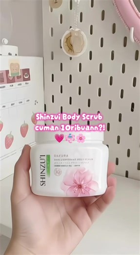 ✨ 👘🌸SHINZU’I Sakura Skin Lightening Body Scrub 🌸👘✨ Rasakan sensasi mandi ala Jepang dengan body scrub Sakura yang membantu mengangkat sel kulit mati, menjadikan kulit lebih cerah, halus, dan lembut sejak pemakaian pertama. Diperkaya Herba Matsu Oil dari Jepang, scrub ini bekerja lembut tanpa membuat kulit kering. Wanginya sakura yang segar bikin relaks dan nyaman dipakai rutin 💕 #bodyscrub #shinzuibodyscrub #affiliatemarketing #creatorsearchinsights #fyp