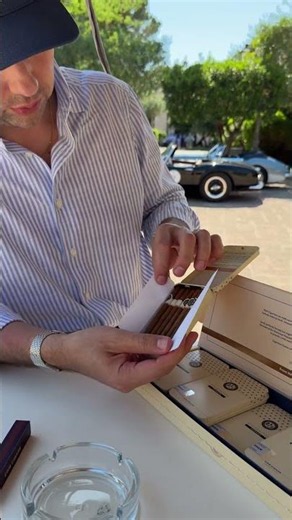 #ASMR opening the week out with a new box of 10 EGM Cigarritos Suaves 🍂☀️🇩🇴