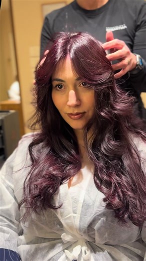 LA SUITE SIGNATURE – PLUM ✨ Un colore intenso, profondo e luminoso allo stesso tempo. Questo Color Plugna nasce da una miscela su misura di prugna, vino e riflessi freddi per dare carattere, eleganza e luce ai capelli. Ogni dettaglio è studiato per valorizzare la persona, non solo il colore. Dalla consulenza all’applicazione, dal lavaggio al taglio finale: qui il colore diventa un’esperienza ✨ 📍 La Suite Hair & Beauty Via G. Lanza 26/A – Firenze Sud 💌 Scrivici o chiamaci per la tua consulenza 