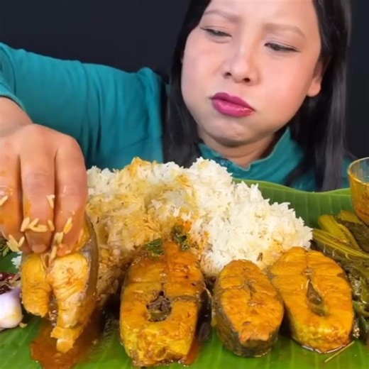 ASMR: EATING SPICY FISH CURRY🔥 BASMATI RICE || #shorts #mukbangn#asmreating #mukbangasmr #asmr