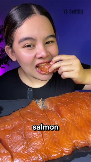 Kenapa Daging Salmon Ini Mirip Permen? Ternyata Asli! 🤯