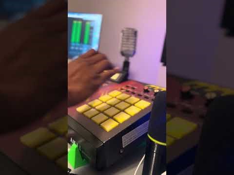First beat on the MPC 2000 XL since 2007, while holding a toddler?