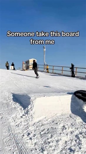 Taevis Kapalka on Instagram: "Should I make more content in this format? #Snowboarding #Tutorial #Fall #Rail #Snowboard"