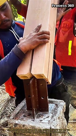 완벽하게 맞아떨어지는 목재 기둥 설치 #worker #process #timber #building #structure