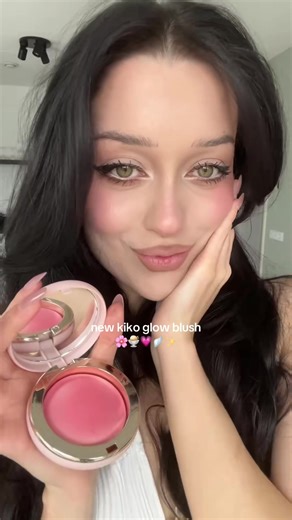 @ANASTASIIA found her #spring go-to 💗✨ #KIKOHugCouture Cheek Dewlight Blush in Cushion Coral blends flush glow in one tap ☁️ With #hyaluronicacid, vitamin E & #light-reflecting pearls for a warm radiant finish. Will you try it? 🌸 #KIKOMilano #BeautyTok #beauty #makeup #makeuptok #glam #blush #limitededition