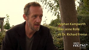 Und weiter geht die Vorstellungsrunde: Hier erzählen Stephan Kampwirth und Morgane Ferru was über ihre Rollen. #endlichFreitag #dasErste #PraxismitMeerblick #BrüderundSöhne #Rügen #Insel #TanjaWedhorn #StephanKampwirth #LukasZumbrock #MichaelKind #ShenjaLacher #MaxDominik #MorganeFerru #PatrickHeyn #AnneWerner #AnjaAntonowicz | Endlich Freitag im Ersten