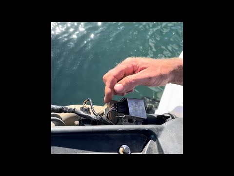 Day In the Life, Marine Mechanic. Yamaha 115 TPS Sensor Adjustment