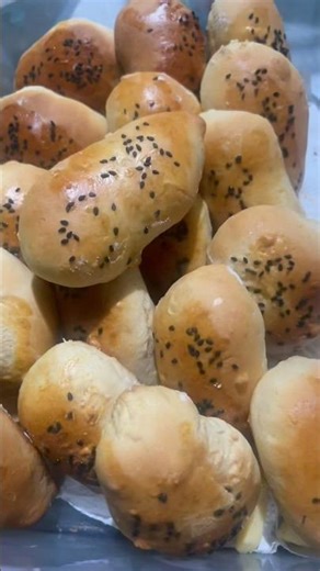 #shorts #food #baking #bread #kitten freshly home baked bread always tastes good and smells good🥐