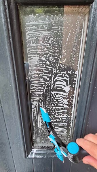 The striking blue @Moerman tools Excelerator/Liquidator Combo! 🔥 Available @Window Cleaning Resource link in my bio! #fyp #foryoupage #fypviral #viral #viralvideo #satysfying #oddlysatisfying #blowthisup #windowcleaning #100k