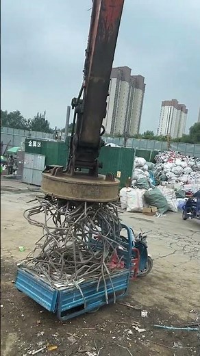 Scrap transfer process with magnet - Goodtools and machinery make work easy