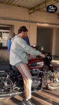 MS Dhoni Signs Autograph on Fan’s Bike #MSDhoni #Thala