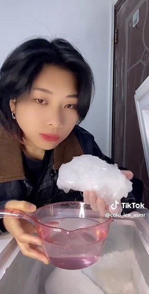Satisfying Ice Eating ASMR Experience