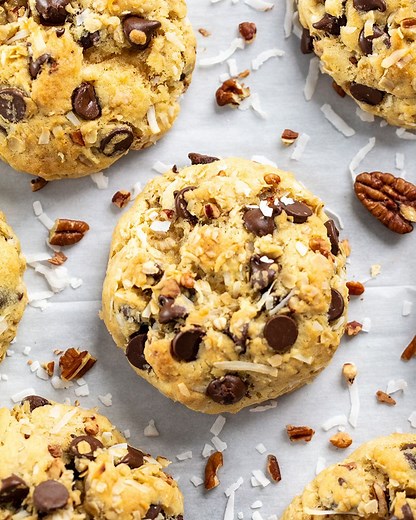 ✅ RECIPE: https://thestayathomechef.com/perfect-cowboy-cookies/ These Cowboy Cookies taste like they came from a fancy bakery! They are thick and soft and full of nutty goodness! | The Stay At Home Chef