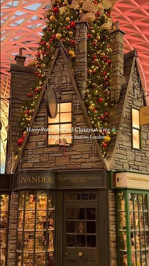 Harry Potter Christmas Tree in London 🎄| A Must-Visit at King’s Cross