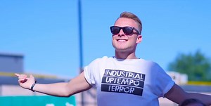 ☠️☀️ 𝗦𝗨𝗡𝗦𝗛𝗜𝗡𝗘 & 𝟭𝟬𝟬% 𝗛𝗔𝗥𝗗𝗖𝗢𝗥𝗘! ☀️☠️ Who's ready to go out into the bright sun and go crazy to the biggest Hardcore artists in 6 massive areas under a bridge or at the beach? ⚙ Get your tickets for TITANIUM Festival at www.titaniumfestival.com! • TITANIUM - Mainstage (by BKJN Events) Peacock in Concert - Partyraiser - Sefa - DRS LIVE - Paul Elstak - Destructive Tendencies - F. Noize - System Overload - Deadly Guns - Frenchcore Familia (Dr. Peacock vs The Sickest Squad vs BillX 