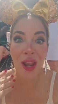 MARIAN SABATE INFRAGANTI EN DISNEY