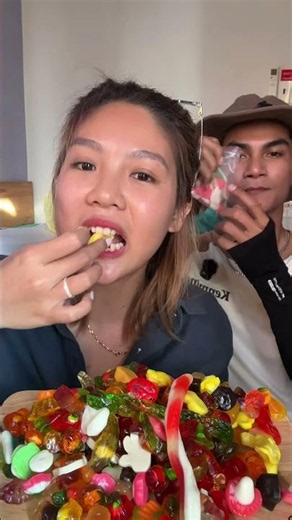 Peelable banana gummy 🥹 #thimucbang #mukbang #food #review #gummycandy #funny #entertainment