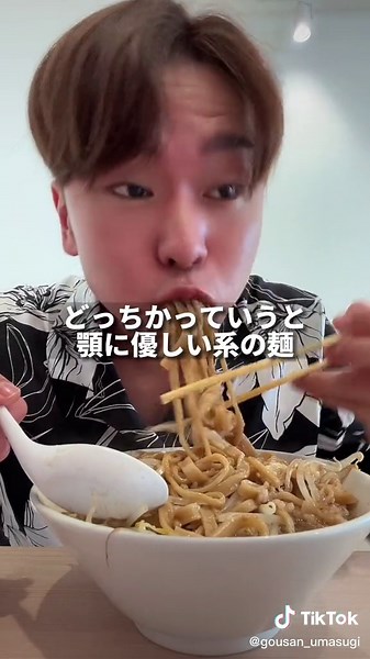 女性に優しい二郎系ラーメン-大阪難波の絶品ラーメン体験