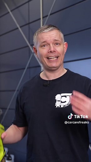 Er det farligt at vaske bil med højtryksrenser?