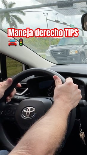 Cómo sostener el volante correctamente y no salirte del carril 🚙 #drivinglessons #safety