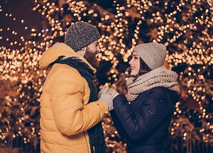 Six Christmas-Themed Proposal Ideas That Will Make Your Heart Melt