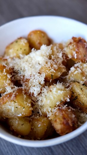 Maddy Lynch on Instagram: "Crispy Honey Parmesan Diced Potatoes 🥔 FULL RECIPE IN MY BIO 💛 #potatoes #potato #potatorecipe"