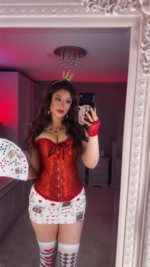 Paint the roses red ♥️ #halloween #halloweencostume #queenofhearts #31daysofhalloween #aliceinwonderland