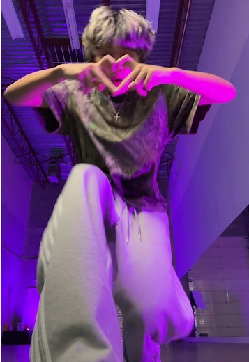 Walking on Water Dance Tutorial – Stray Kids