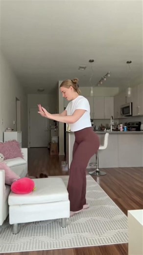 prt 2 building glutes at home 🤝 #gluteworkout #gymgirls #glutegrowth #homeworkout