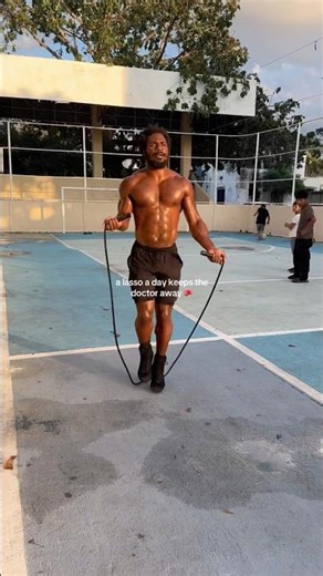 A lasso a day keeps the doctor away?! #boxing #humor #méxico