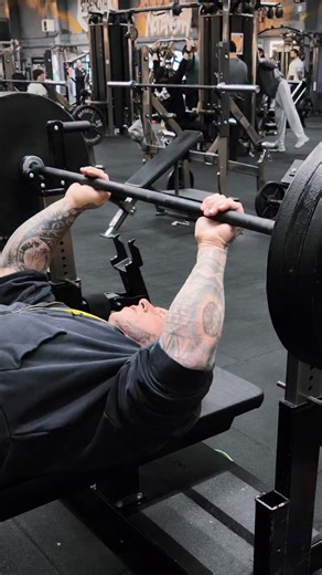 Martyn Ford on Instagram: "To become an animal, it’s important to train like an ANIMAL … chest day today, was intense, aggressive, meaningful and PROGRESSIVE. Barbell Chest Press - HEAVY 5 Sets // 2-10 reps Inc Chest Press 5 Sets // 8-15 reps Cable flys 4 sets // 10-15 reps Flat Chest Press machine 4 sets // 8-15 reps Pec Dec 4 sets // 10-20 reps We added FORCED reps and DROP sets to these exercises with great impact. Today’s target was to work on strength and explosive speed on the first exerci