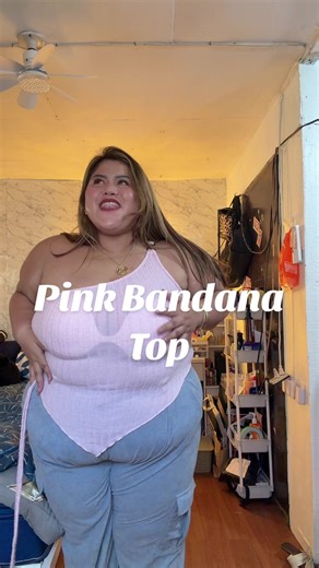 Ganda ng Pink Bandana Top para sa Plus Size
