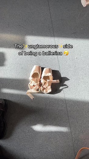 Basically pain 24/7 🤪🤪🤪 #ilovemyjob #reality #work #ballerina #injury #pointe #royalballet #ballet #royaloperahouse #dancer #london #fyp #euphoria