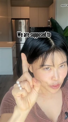 See the difference in your TMJ (temporomandibular joint)? One side moves first, the other second and that’s totally normal. But if the asymmetry goes too far, it can cause jaw problems, pain, or even facial imbalance. | Koko Face Yoga