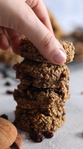 These sweet, chewy, and yummy oat cookies are great for a snack, dessert, or even breakfast. 😍⬇ Recipe in the comments. ⬇ | All Nutritious