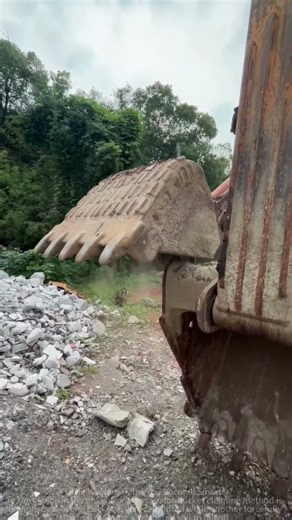 An unconventional bucket cleaning method