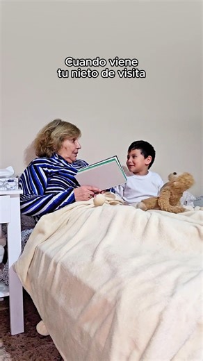 ¿Qué sería de nuestra infancia sin las historias de nuestros abuelos? 🥰 Esos relatos con aventuras y enseñanzas que nos llenaban de sueños. ¡Gracias por ser los mejores contadores de historias! ¡Feliz día a todos los Abuelos y Abuelas! 👴🏻🧓🏻💞 #diadelosabuelos #abuelos #abuelas #simmonsargentina #felizdia #sueños #cuentos | Simmons Argentina