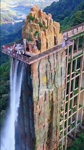 un mega construcción, CASCADA FEITIAN - CHINA