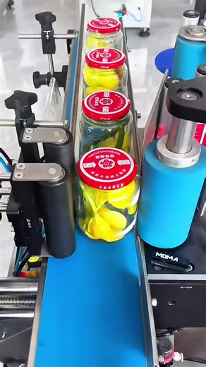 Fully automatic self-adhesive labeling machine, specially designed for round PET bottles from 500ml to 1000ml. It features stable operation, high labeling accuracy and fast production speed, perfectly matching juice filling, capping and coding production lines. Easy to operate and maintain, greatly improving your packaging efficiency. #AutomaticLabelingMachine #BottleLabelingEquipment #BeverageProductionMachine #JuiceFactoryEquipment