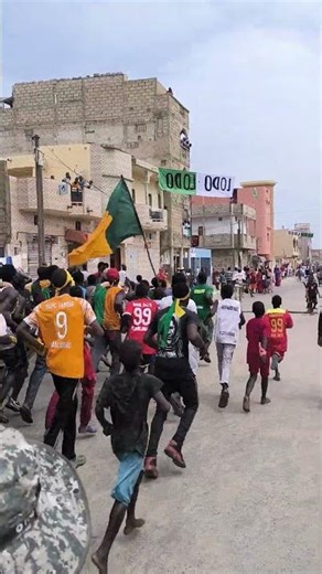 FESTIVAL en un barrio tradicional de Saint Louis, SENEGAL.