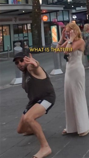 Just your average Wednesday afternoon busking in Surfers Paradise… 🎶 #busking